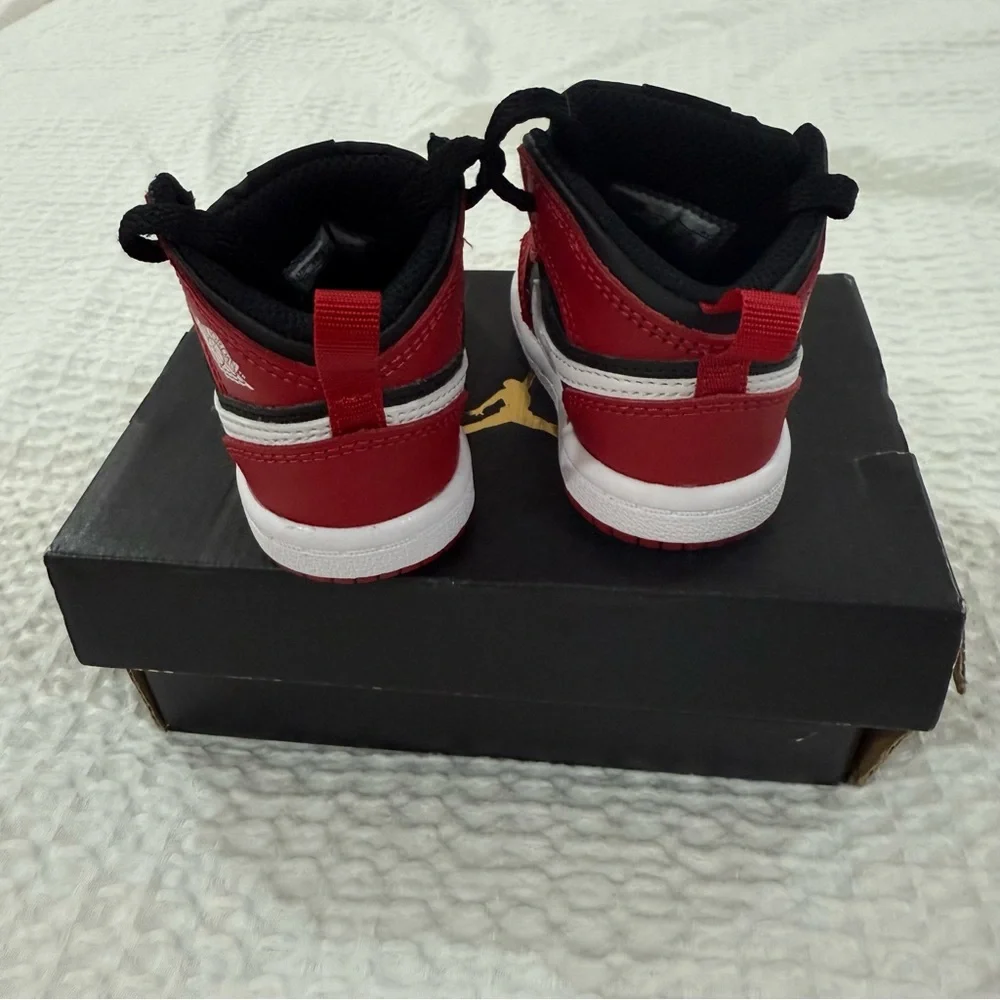 Jordan 1 Mid Toddler Basketball Shoes - Picture 4 of 5